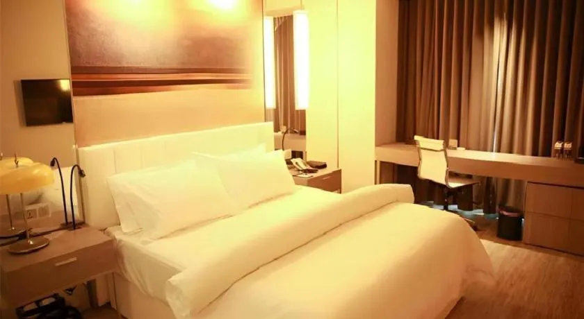 Bed in Jinjiang Metropolo Hotel Hangzhou Xiasha Jinsha Lake