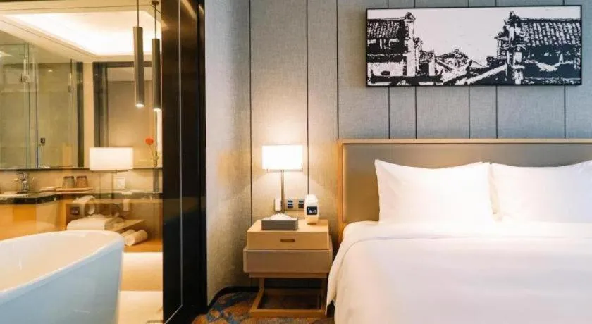 Bed in Zhuhai Tangyi Hotel