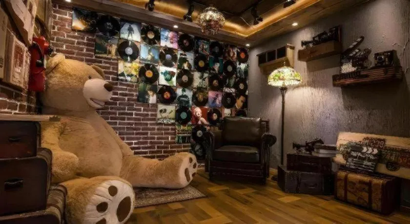 James Joyce Coffetel·Kaifeng Drum Tower