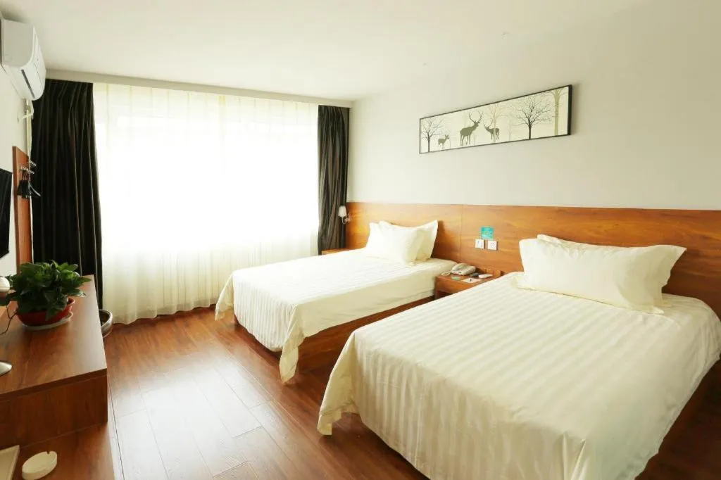 Bed in Jinjiang Inn Style Tianjin Wuqing Traditional Chinese Medical Hospital
