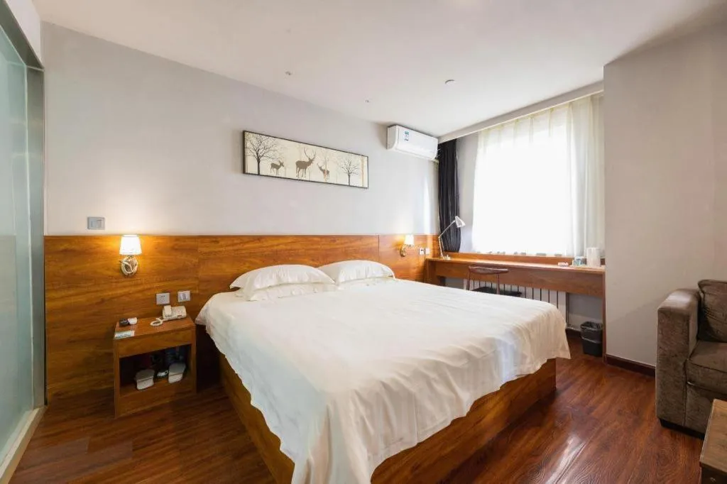 Bed in Jinjiang Inn Style Tianjin Wuqing Traditional Chinese Medical Hospital