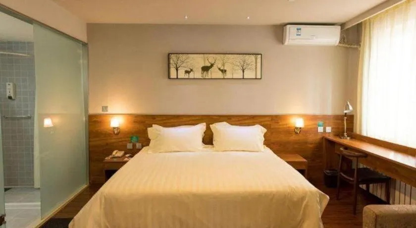 Bed in Jinjiang Inn Style Tianjin Wuqing Traditional Chinese Medical Hospital