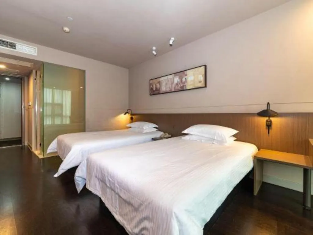 Bed in Jinjiang Inn Select Yancheng Oufeng Hua Street Julong Lake