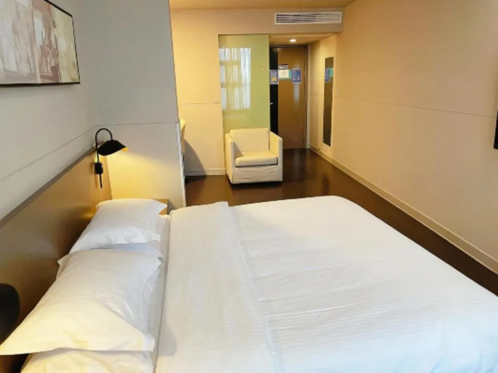 Bed in Jinjiang Inn Select Yancheng Oufeng Hua Street Julong Lake