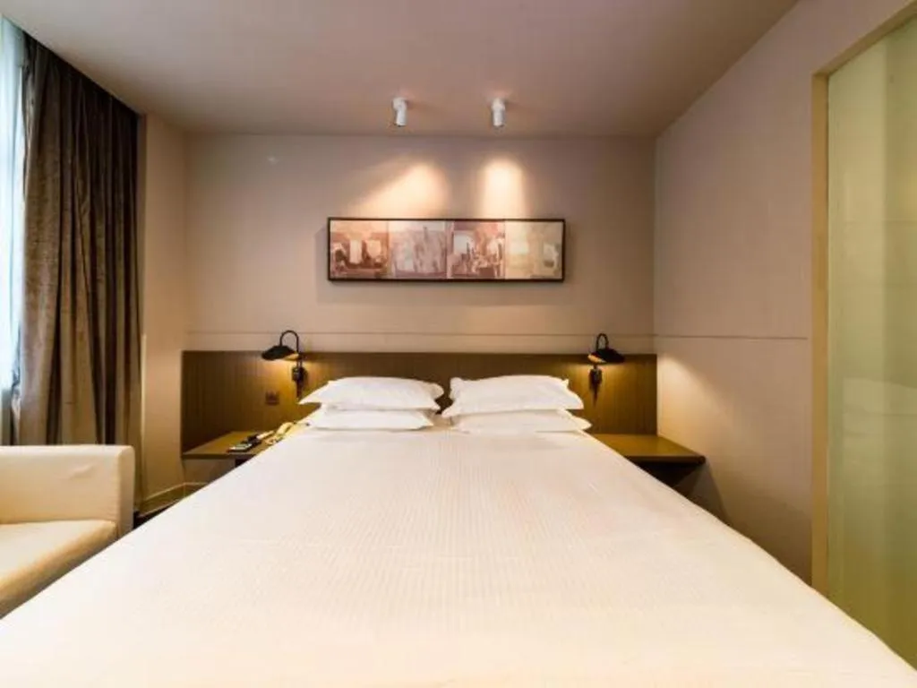 Bed in Jinjiang Inn Select Yancheng Oufeng Hua Street Julong Lake