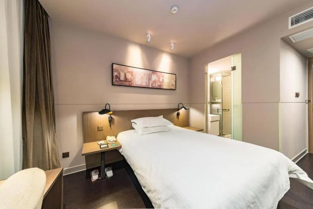 Bed in Jinjiang Inn Select Yancheng Oufeng Hua Street Julong Lake