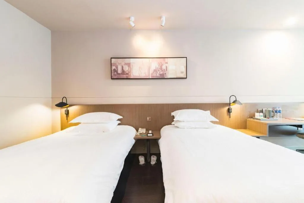 Bed in Jinjiang Inn Select Yancheng Oufeng Hua Street Julong Lake