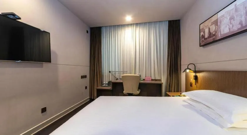 Bed in Jinjiang Inn Select Yancheng Oufeng Hua Street Julong Lake