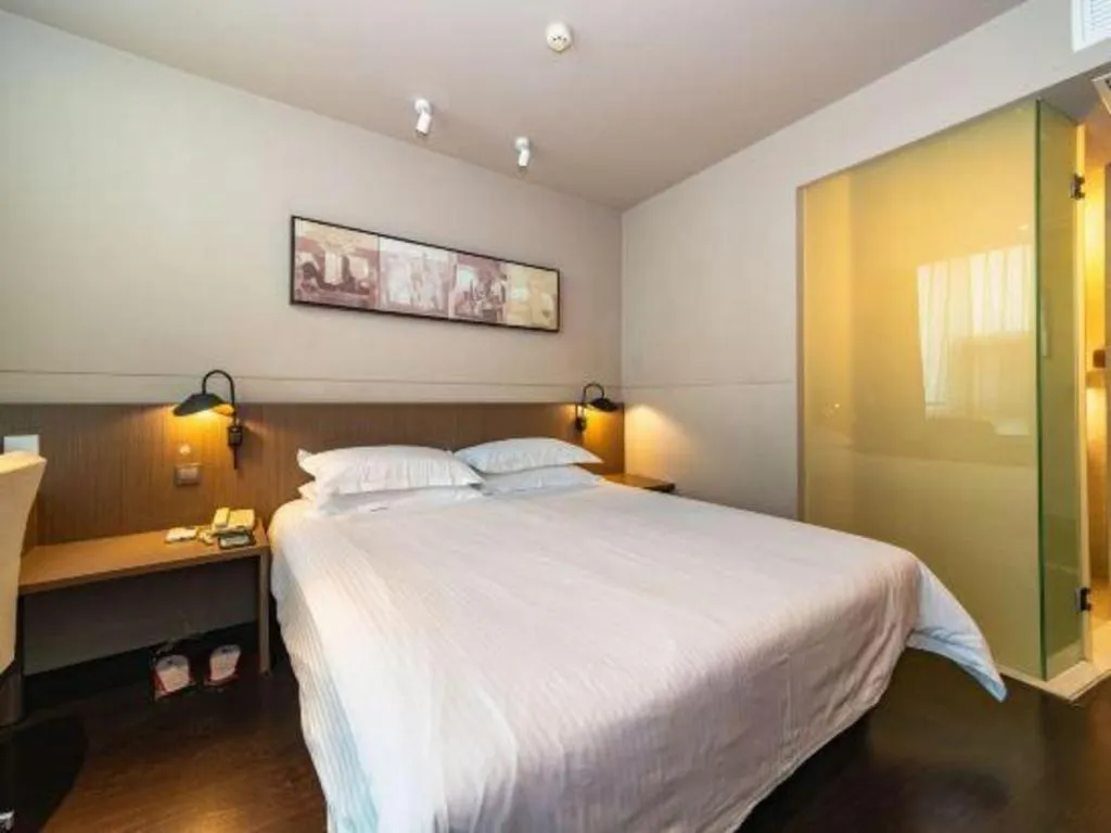 Bed in Jinjiang Inn Select Yancheng Oufeng Hua Street Julong Lake