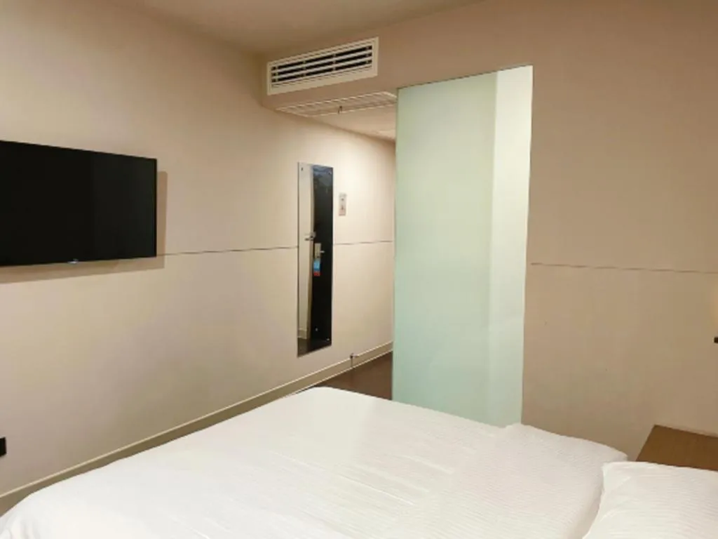Bed in Jinjiang Inn Select Yancheng Oufeng Hua Street Julong Lake