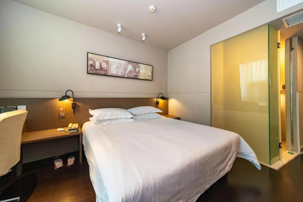 Bed in Jinjiang Inn Select Yancheng Oufeng Hua Street Julong Lake