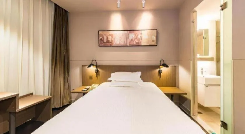 Bed in Jinjiang Inn Select Yancheng Oufeng Hua Street Julong Lake