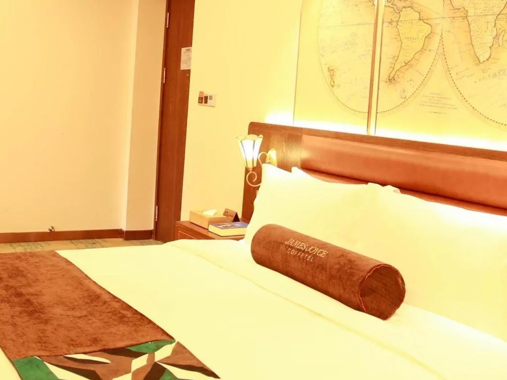 Bed in James Joyce Coffetel Harbin Railway Station Songlei Yuanda Pedestrian Street