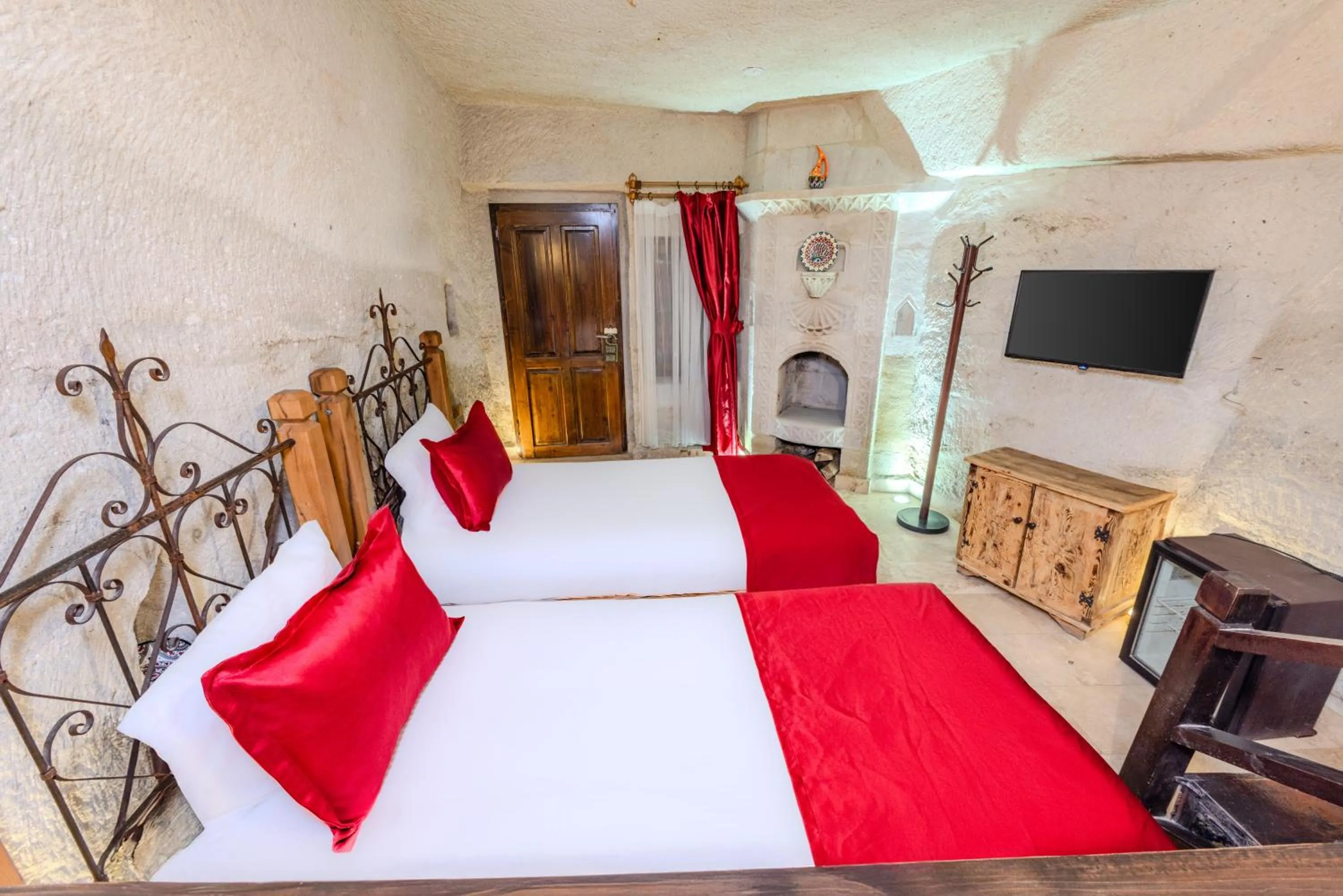 Family, Bed in Onur Cave Cappadocia