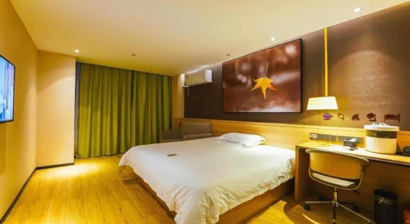 Bed in IU Hotel Nanchang West Railway Metro Station