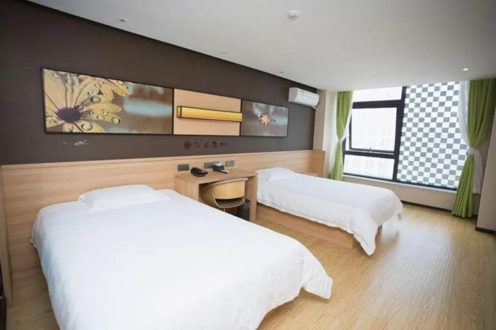 Bed in IU Hotel Nanchang West Railway Metro Station