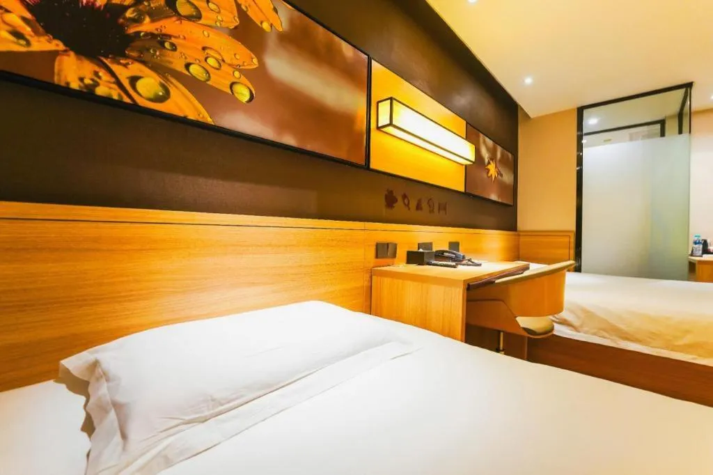 Bed in IU Hotel Nanchang West Railway Metro Station