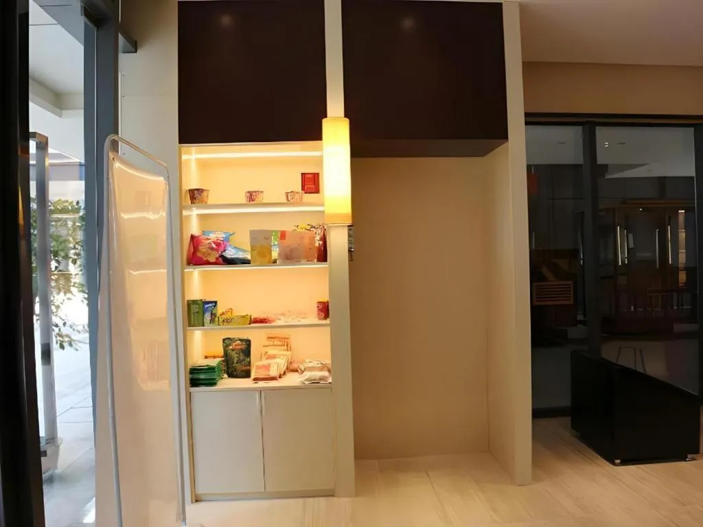 IU Hotel Nanchang West Railway Metro Station