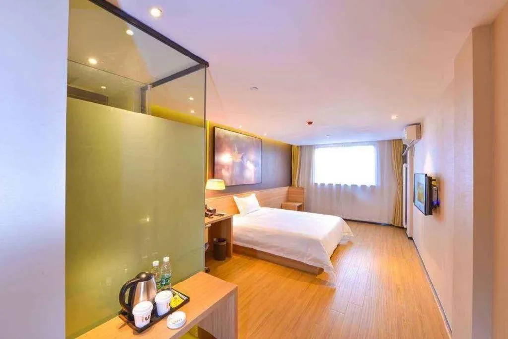 Bed in IU Hotel Nanchang West Railway Metro Station