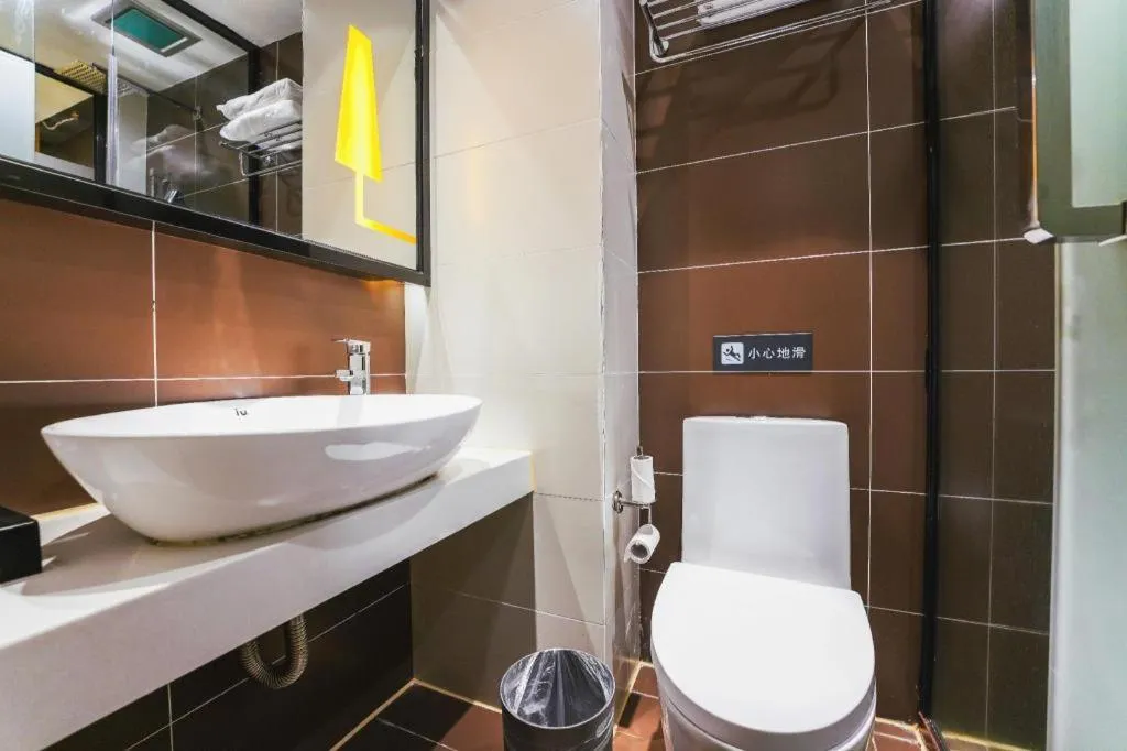 IU Hotel Nanchang West Railway Metro Station