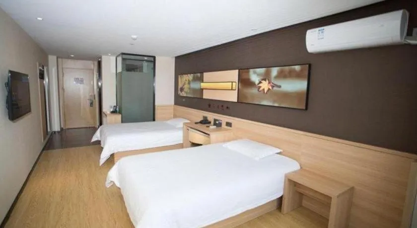 Bed in IU Hotel Nanchang West Railway Metro Station