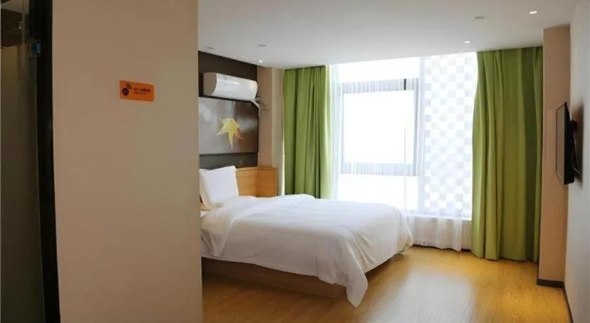 Bed in IU Hotel Nanchang West Railway Metro Station