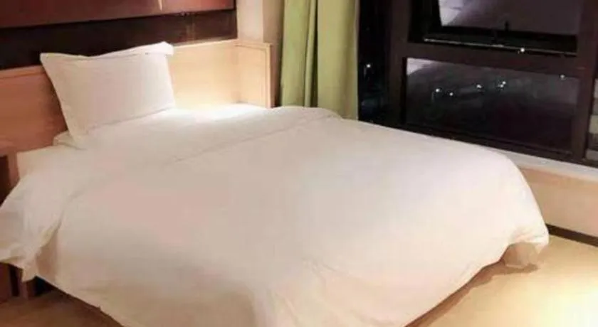 Bed in IU Hotel Nanchang West Railway Metro Station