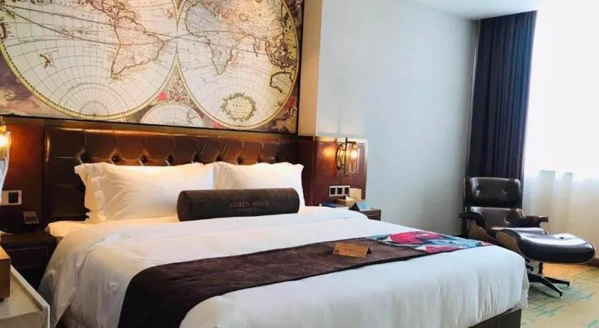 Bed in James Joyce Coffetel Chengdou Wuqing Wanda Plaza