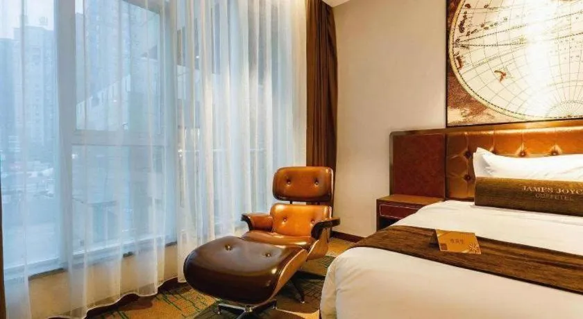 Bed in James Joyce Coffetel Chengdou Wuqing Wanda Plaza