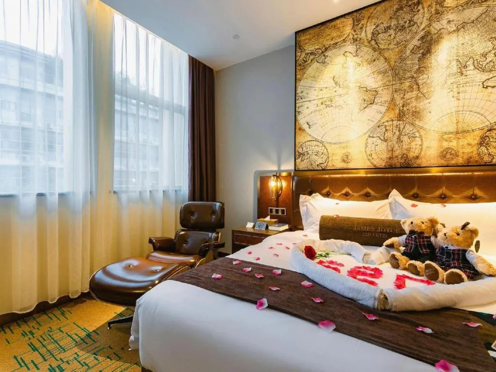 Bed in James Joyce Coffetel Chengdou Wuqing Wanda Plaza