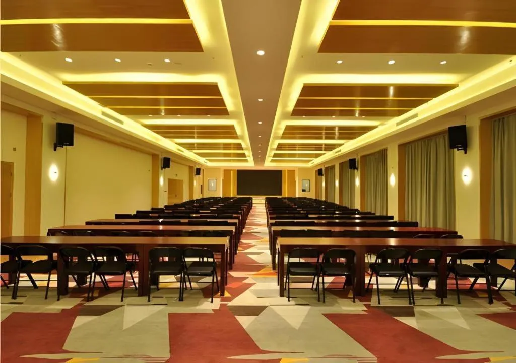 Borrman Hotel Hechi Bama Central Cultural Plaza