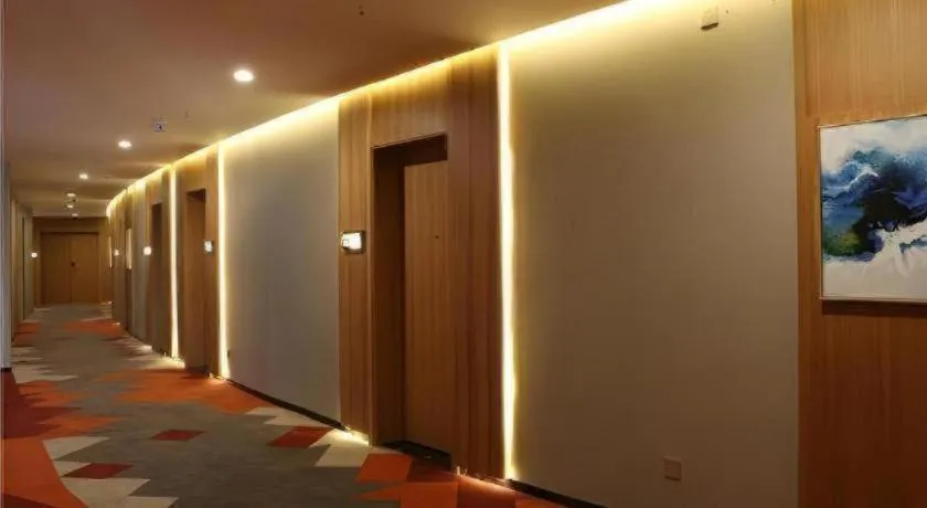 Borrman Hotel Hechi Bama Central Cultural Plaza