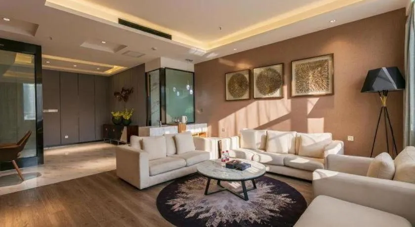 Borrman Hotel Hechi Bama Central Cultural Plaza