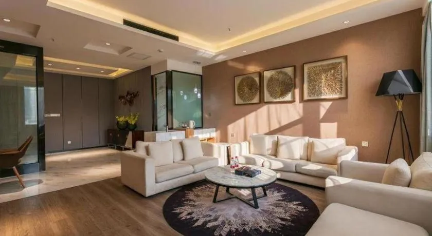 Borrman Hotel Hechi Bama Central Cultural Plaza