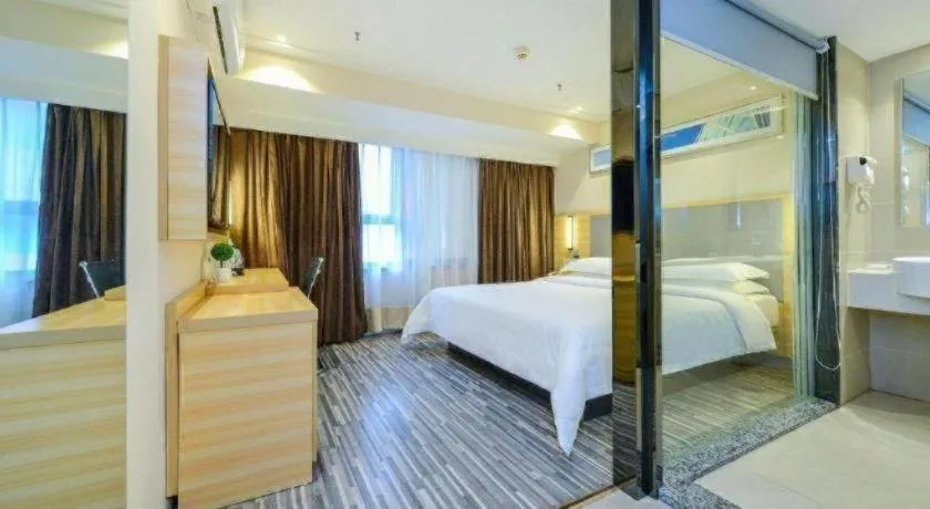 Bed in City Comfort Inn Chongqing Yangjiaping Pedestrian Street the MixC