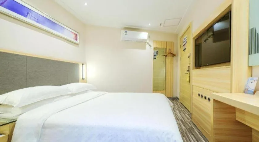 Bed in City Comfort Inn Chongqing Yangjiaping Pedestrian Street the MixC