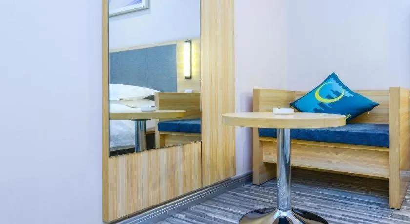 Bed in City Comfort Inn Chongqing Yangjiaping Pedestrian Street the MixC