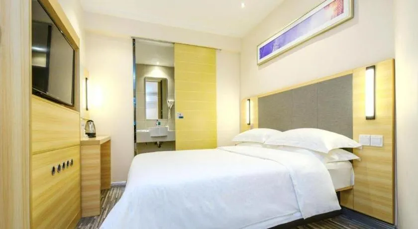 Bed in City Comfort Inn Chongqing Yangjiaping Pedestrian Street the MixC