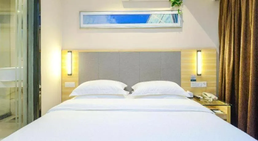 Bed in City Comfort Inn Chongqing Yangjiaping Pedestrian Street the MixC