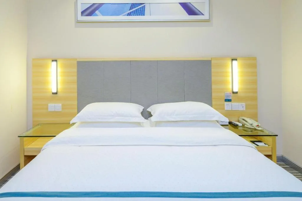 Bed in City Comfort Inn Chongqing Yangjiaping Pedestrian Street the MixC