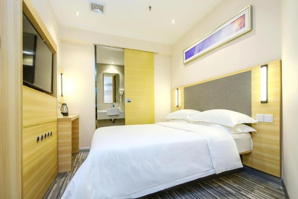 Bed in City Comfort Inn Chongqing Yangjiaping Pedestrian Street the MixC