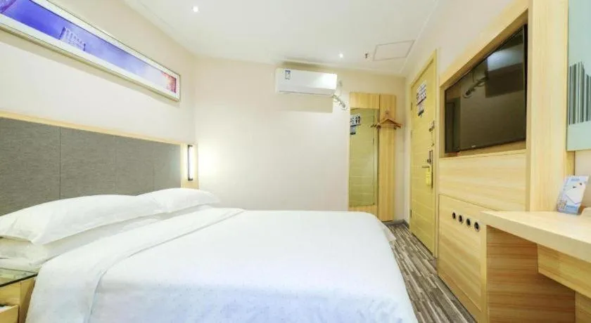 Bed in City Comfort Inn Chongqing Yangjiaping Pedestrian Street the MixC
