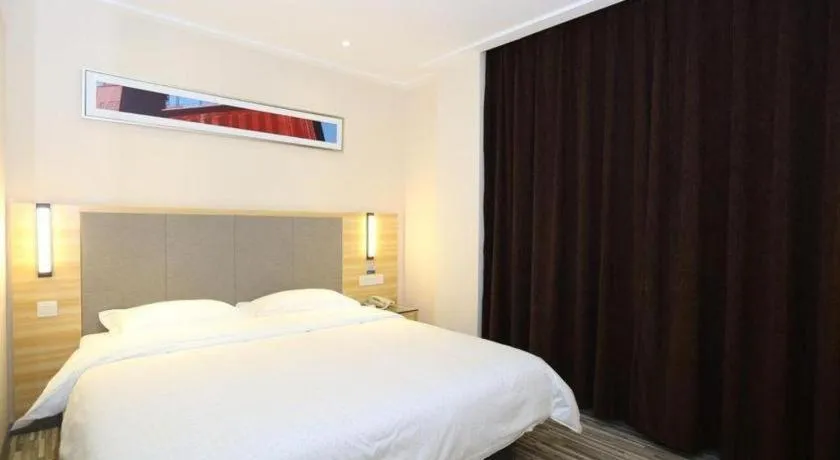 Bed in City Comfort Inn Hotel Zhangjiajie Railway Station Tianmen Mountain Cableway Station