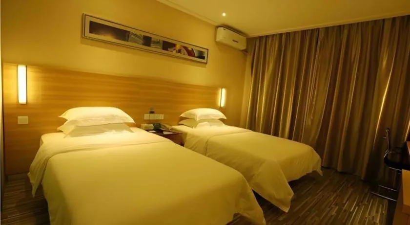 Bed in City Comfort Inn Hotel Zhangjiajie Railway Station Tianmen Mountain Cableway Station