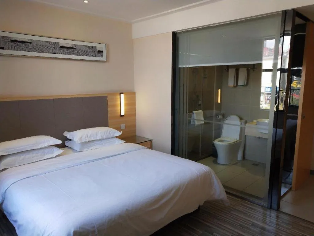 Bed in City Comfort Inn Hotel Zhangjiajie Railway Station Tianmen Mountain Cableway Station