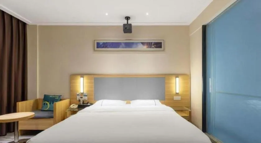 Bed in City Comfort Inn Hotel Zhangjiajie Railway Station Tianmen Mountain Cableway Station