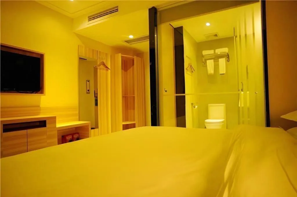 Bed in City Comfort Inn Hotel Zhangjiajie Railway Station Tianmen Mountain Cableway Station