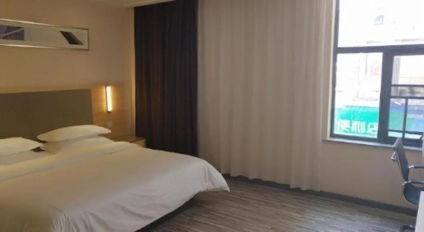 Bed in City Comfort Inn Hotel Zhangjiajie Railway Station Tianmen Mountain Cableway Station