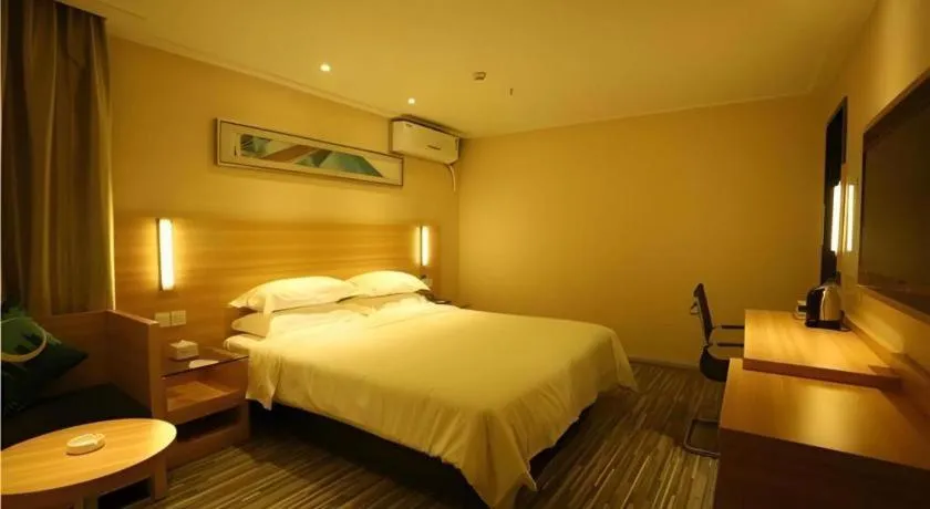 Bed in City Comfort Inn Hotel Zhangjiajie Railway Station Tianmen Mountain Cableway Station