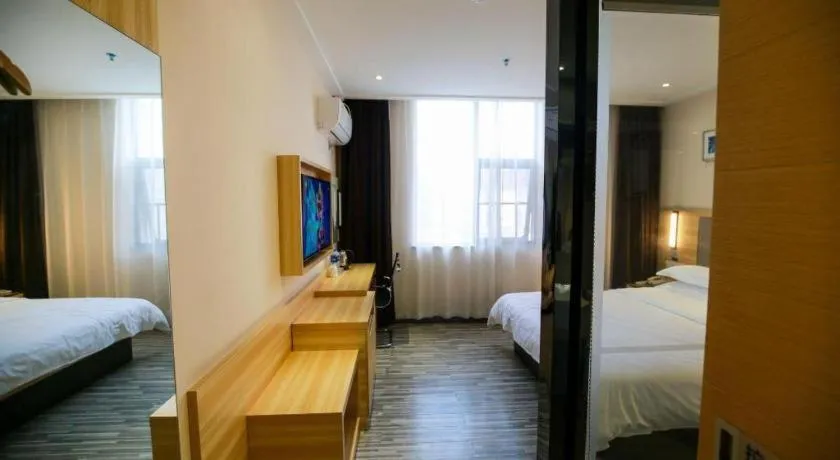 Bed in City Comfort Inn Hotel Zhangjiajie Railway Station Tianmen Mountain Cableway Station